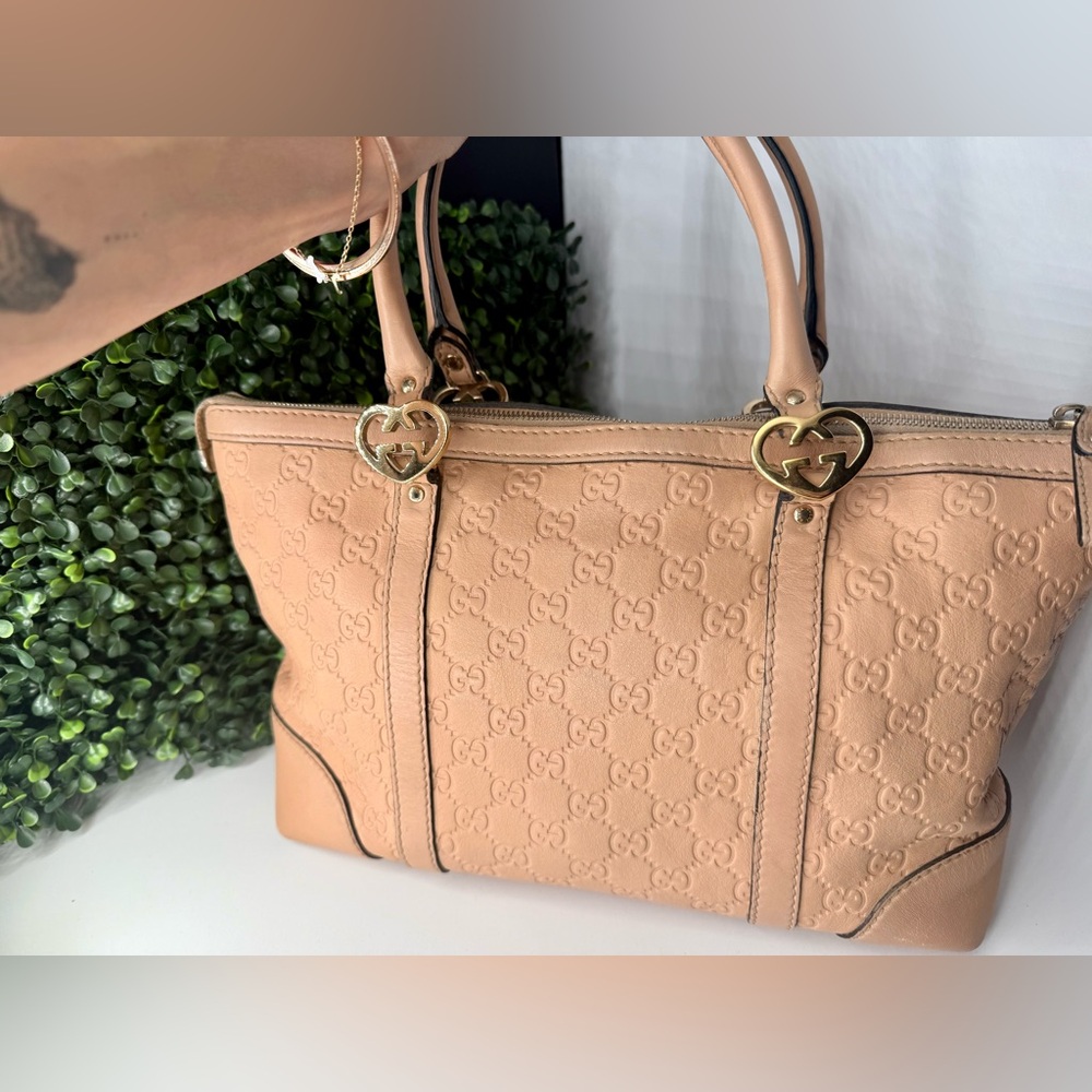 A- condition Gucci light pink leather Lovely Heart-Shaped tote bag + COA - Picture 2 of 10